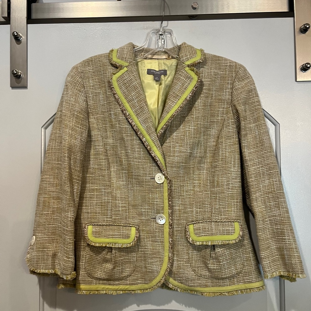 Ann Taylor natural 3/4 sleeve blazer with lime Green ribbon Accent. GUC!